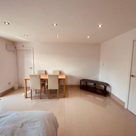 Large Studio Flat B Near Heathrow Hillingdon Exterior foto