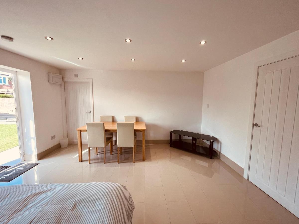 Large Studio Flat B Near Heathrow Hillingdon Exterior foto